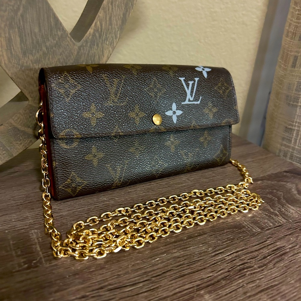 🖤🐻 🩶 Louis Vuitton Monogram LV Logo Crossbody WOC Wallet on Chain Gold Chain